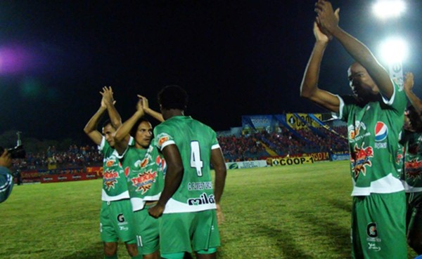 Dragón pega primero ante FAS en las semifinales