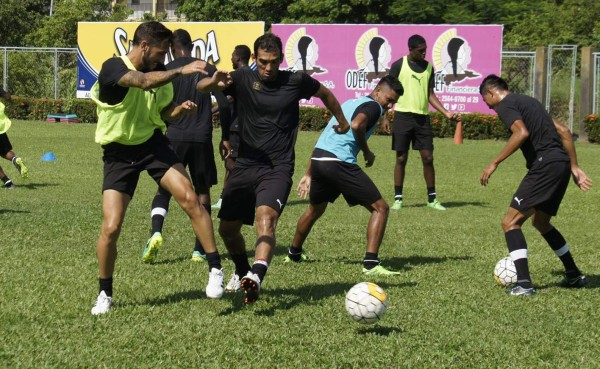 Se volvió a lesionar el argentino Luciano Ursino y será baja ante Olimpia