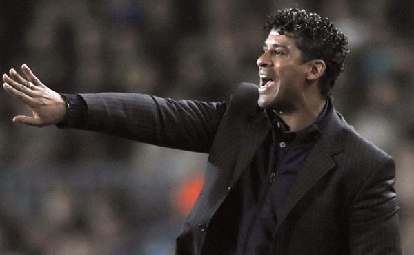 Frank Rijkaard podría dirigir de nuevo al Barcelona
