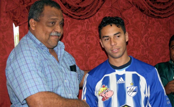 Derick Hulse en su presentación en el Victoria.