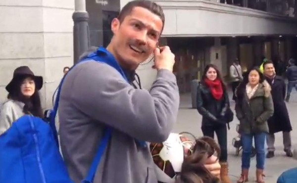 VIDEO: Cristiano se viste de indigente y sorprende a un niño