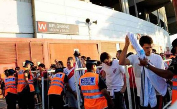 Gobierno argentino crea un registro nacional de admisión a los estadios