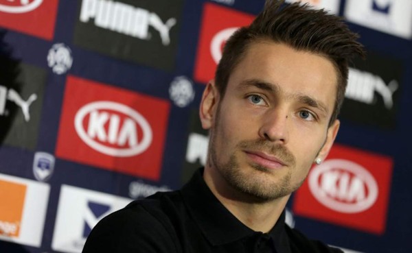 Wenger revela que rechazó ceder a Debuchy al Manchester United en enero