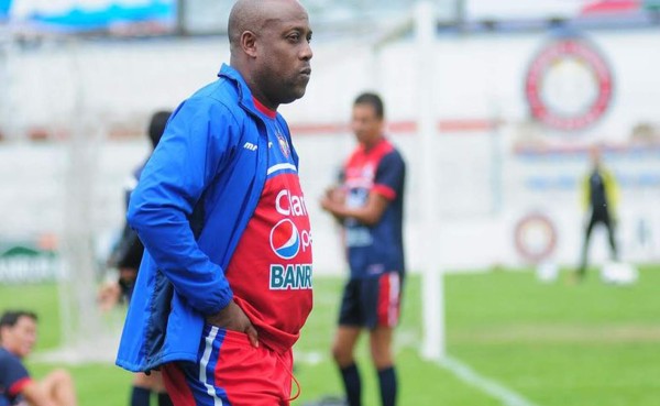 El Xelajú de los ticos Lagos y Medford es sotanero en Guatemala