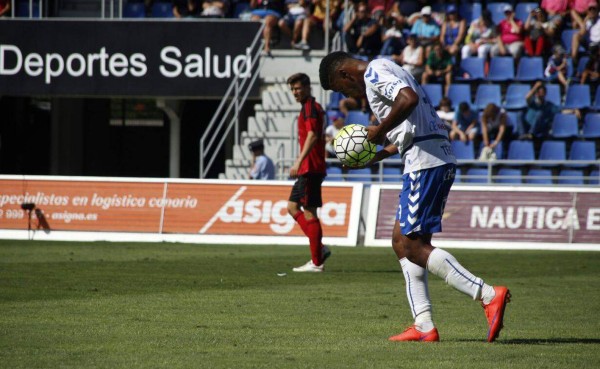 VIDEO: Afición del Tenerife ovaciona al 'Choco' Lozano por su doblete