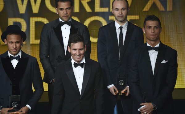 Alves y Cristiano tuvieron tensa discusión previo a la gala del Balón de Oro