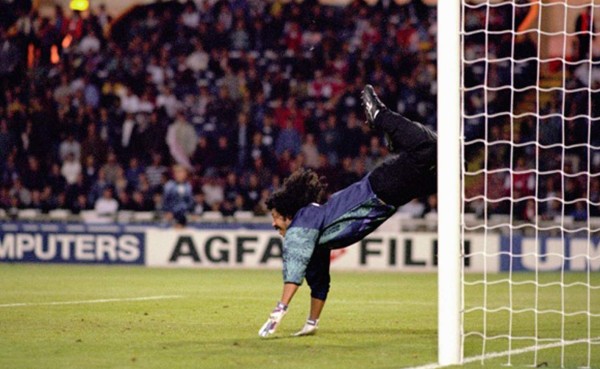 Se cumplen 20 años del 'escorpión' de René Higuíta