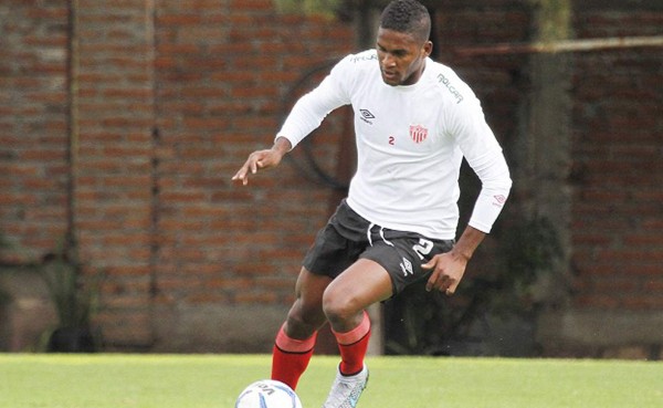 Necaxa con Brayan Beckeles remonta ante el Zacatepec