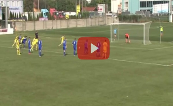 VIDEO: El curioso penal que se marcó en Eslovaquia