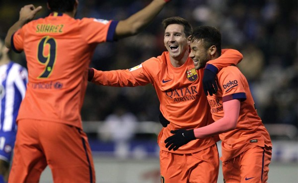 Barcelona derrota al Deportivo y sigue a un punto del Real Madrid