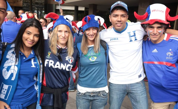 Franceses y hondureños se toman hotel galo