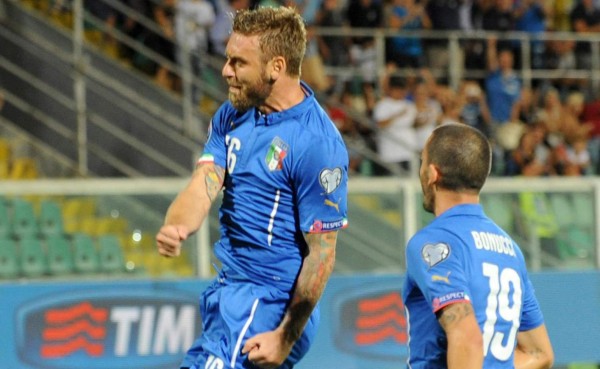 Italia derrotó a Bulgaria con un gol de penal de De Rossi