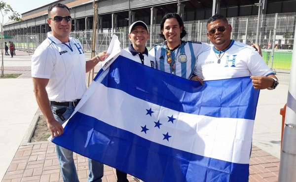 VIDEO ¡Honduras nunca camina sola! Muchos aficionados acompañan a la Selección en Río