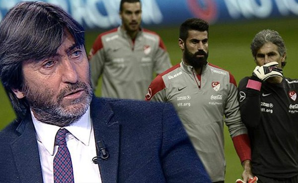 Portero turco abandona estadio por insultos de su propia afición