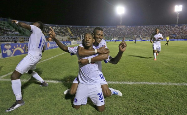 Olimpia baila y golea al Motagua; Costly hizo doblete