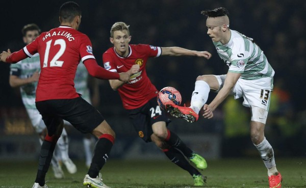 Ander Herrera y Di María clasifican al Manchester United