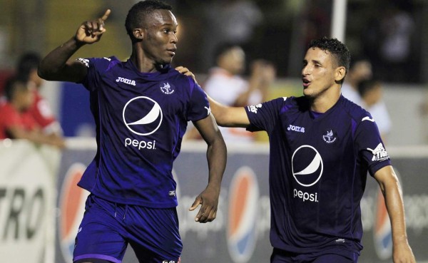 Rubilio Castillo amenaza récord histórico de goleadores en Honduras