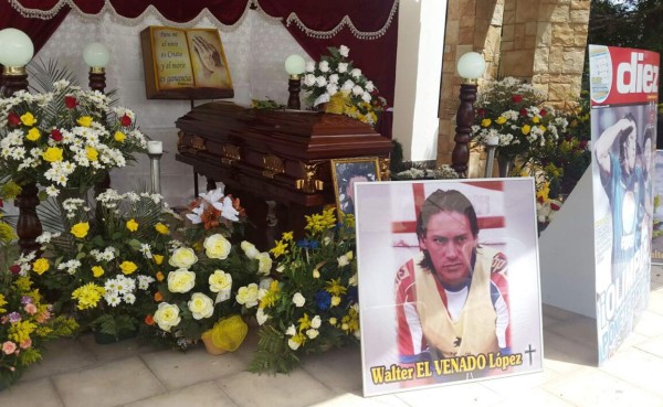 Familiares, amigos y aficionados del fútbol despidieron a Walter López