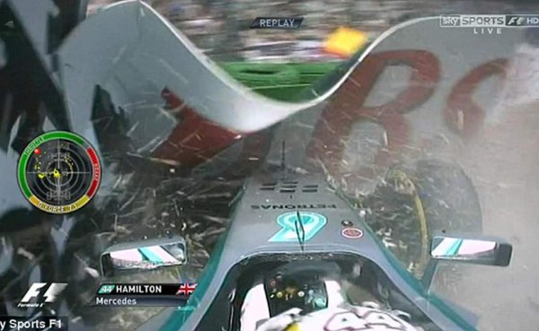 VIDEO: Aparatoso accidente de Lewis Hamilton
