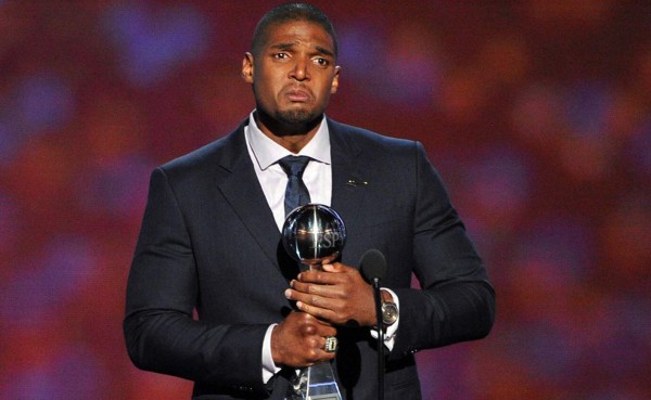 Michael Sam recibe premio de ESPN por 'servir de inspiración'