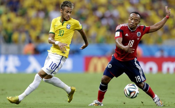 Brasil insta a FIFA a castigar a colombiano por rodillazo a Neymar