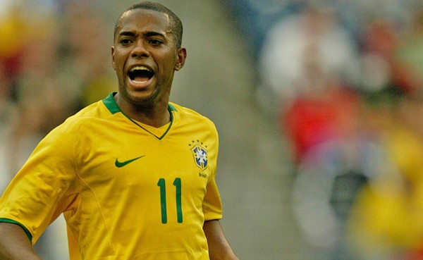 Presunto ladrón toma como rehenes a varios familiares del futbolista Robinho