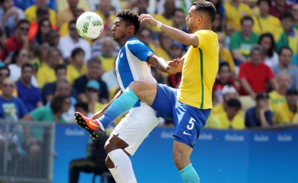 'Choco' Lozano sale lesionado y es duda para jugar por el bronce