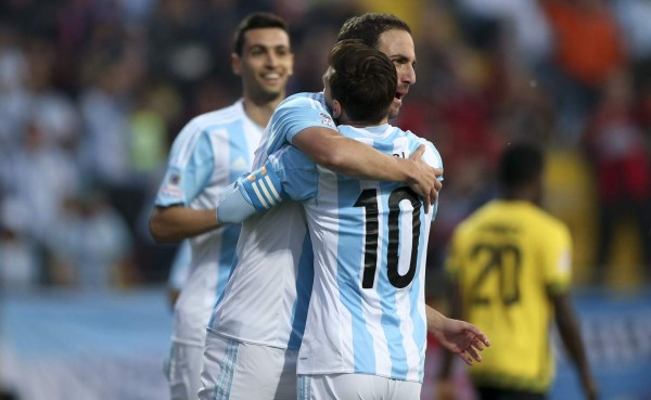 Messi se va en blanco pero Argentina derrota a Jamaica