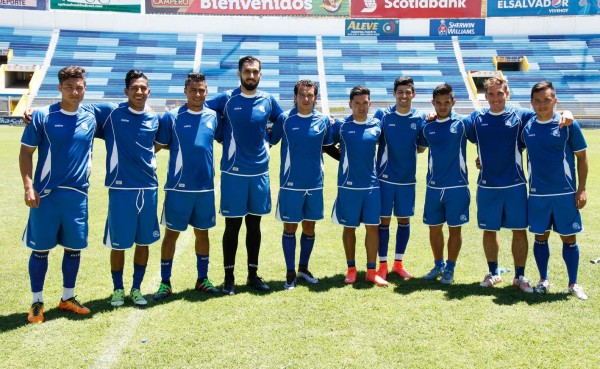 El Salvador atacaría a Honduras unicamente con Nelson Bonilla en punta