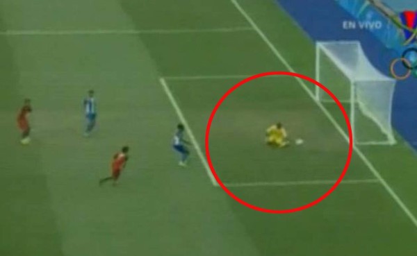 VIDEO: El show de 'Buba' López haciendo cuatro tapadas que evita la goleada a Honduras