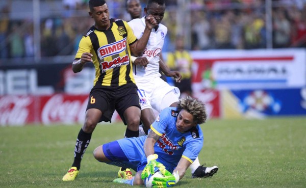 VIDEO: Kevin Hernández y Donis Escober se lucen con espectaculares tapadas