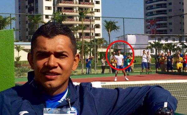 La felicidad de Amado Guevara tras encontrarse con el tenista Novak Djokovic