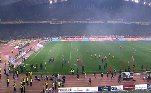 Suspendido el AEK-Olympiacos de Copa por incidentes de púbico