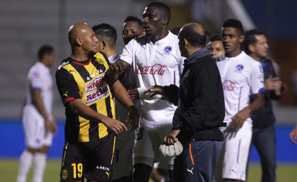 VIDEO: El conato de bronca entre jugadores del Olimpia y Real España