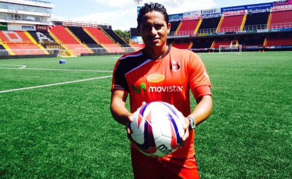 Alajuelense hace todo lo posible para retener a Ramón Núñez