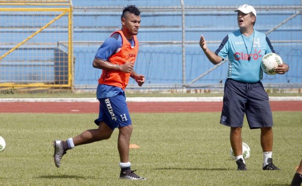 Jorge Luis Pinto le dio la bienvenida a Mario Martínez