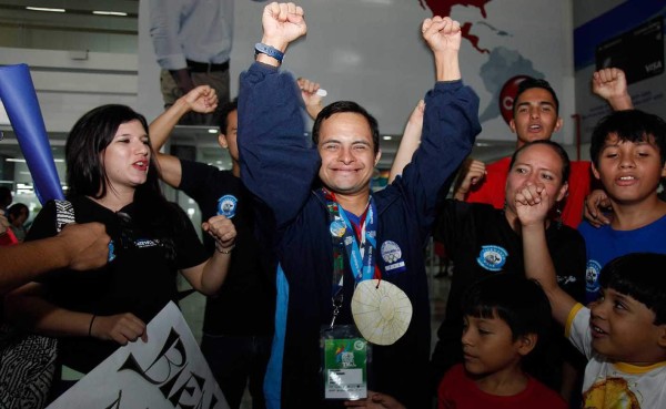 Guillermo, el campeón del pueblo, fue recibido como héroe