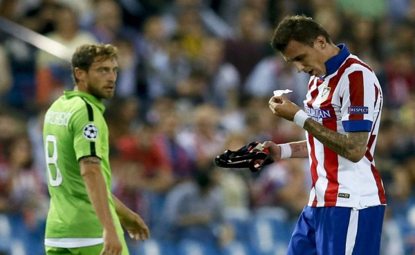 Mario Mandzukic se quitó la máscara en pleno partido