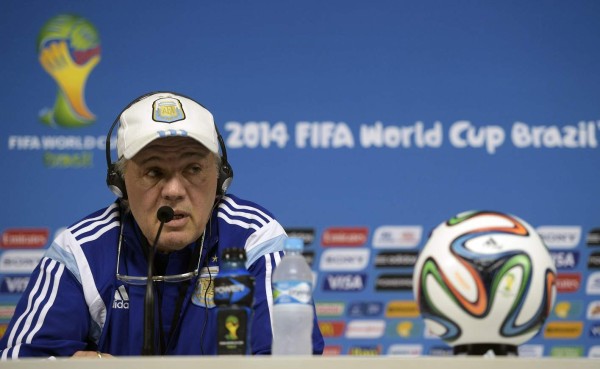 FIFA multa a Argentina por no cumplir con regla de ruedas de prensa