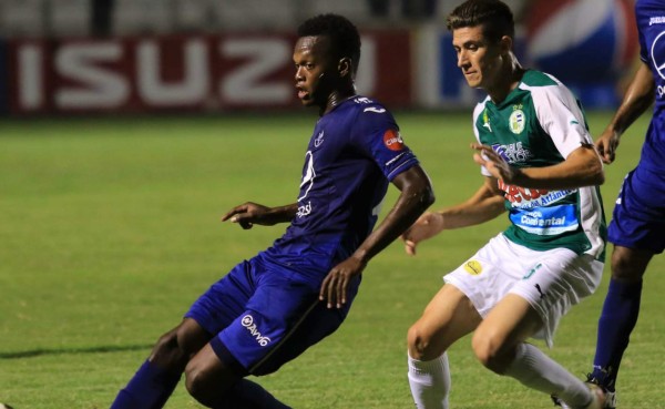 El fallo terrible del volante Esdras Padilla ante Motagua