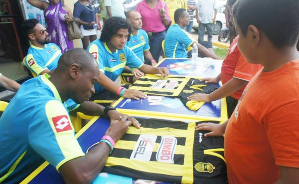 Real España disfruta en Islas de la Bahía previo al Torneo Apertura