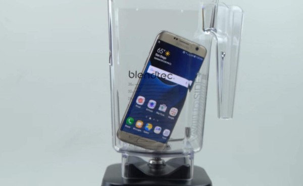 VIDEO: Lo que sucede si metes un Galaxy S7 en una licuadora