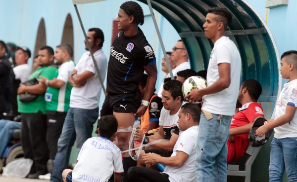 El delantero Carlo Costly visitará el médico este lunes