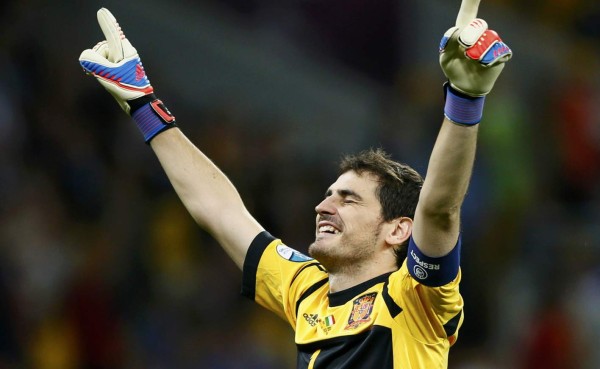 Iker Casillas rompe el récord de Europa con 166 partidos