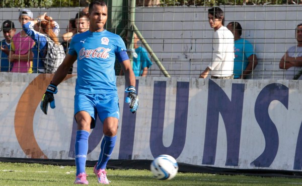 Donis fue sustituido ante Marathón por problemas estomacales