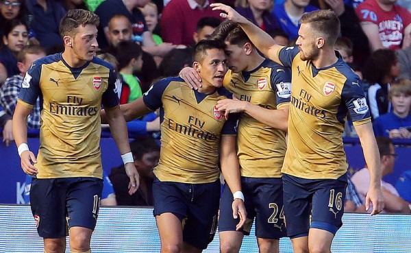 Alexis Sánchez guía al Arsenal en la victoria ante Leicester