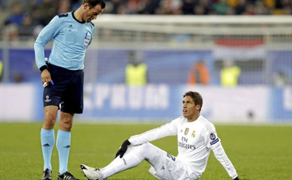 Raphaël Varane estarían al menos tres semanas de baja en el Real Madrid