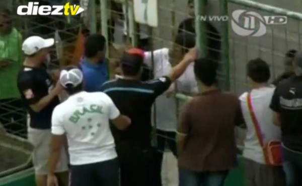 VIDEO: Héctor Vargas se pelea con aficionado tras perder con Marathón