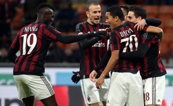 Carlos Bacca impulsa el triunfo del Milan ante el Fiorentina