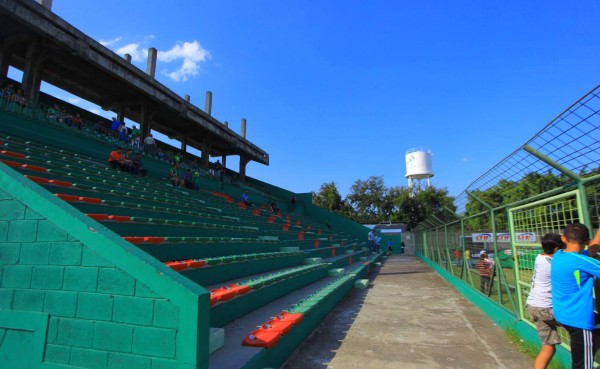 Aficionados de Marathón abandonan a su equipo cuando más lo necesitan